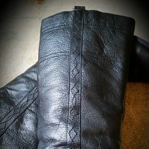 WHITE MOUNTAIN LAW BLACK LEATHER BOOTS